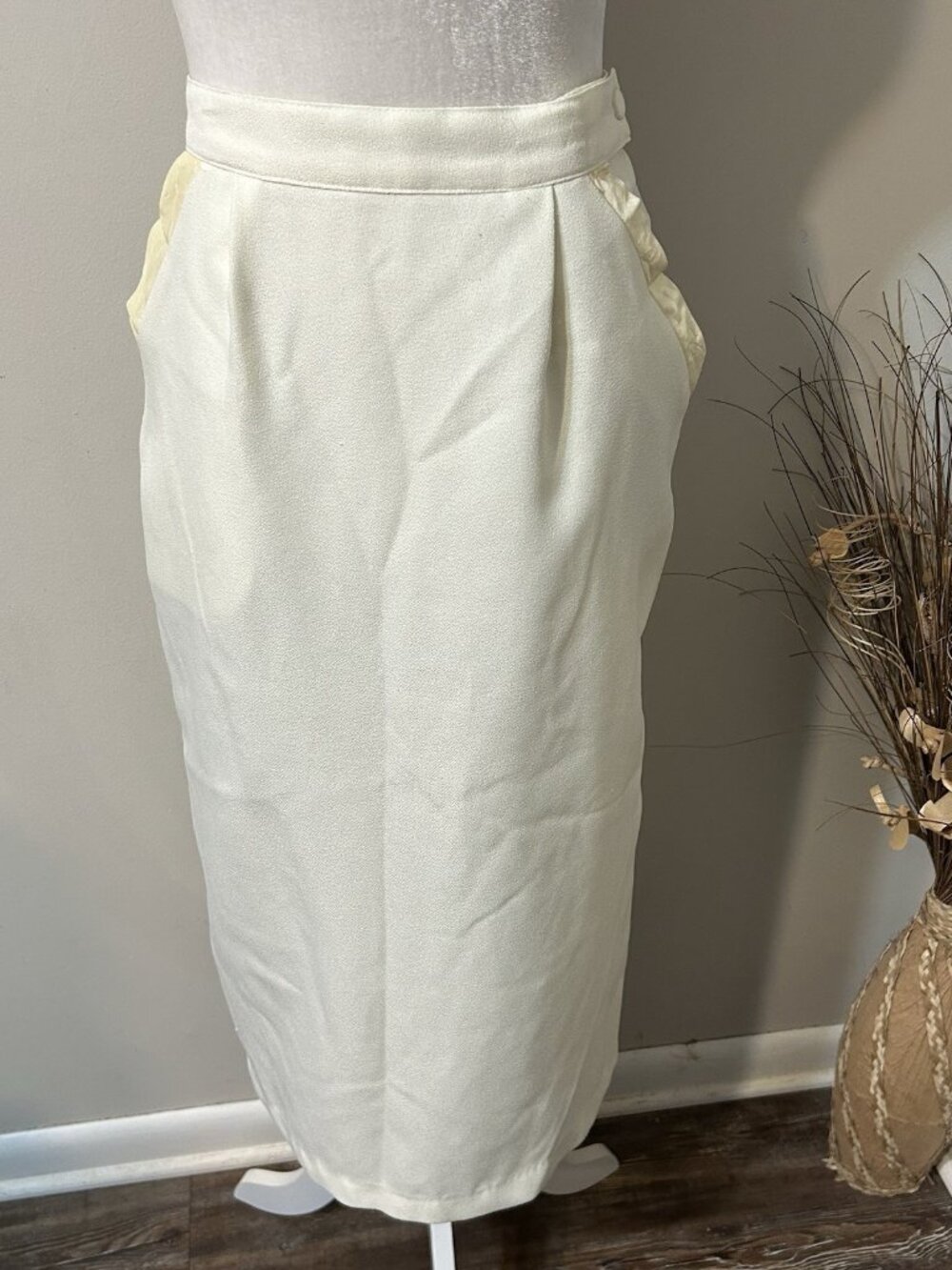 Vtg Unbranded Ivory Cream Midi Skirt Elastic Waist Pleated Front Slit Sz 12 USA